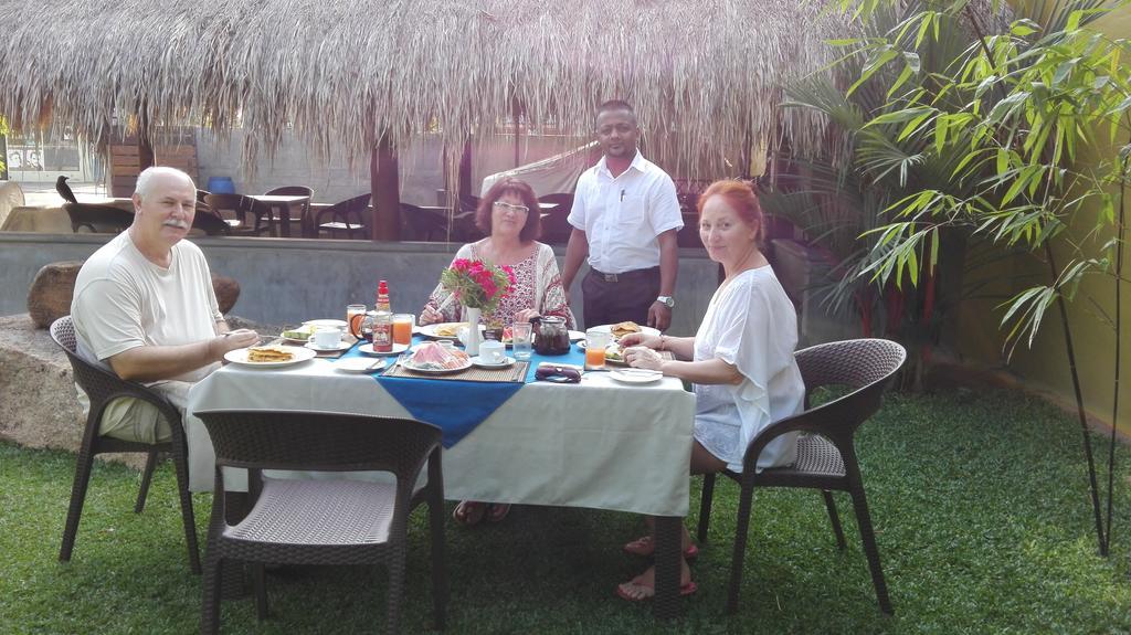 Inlak Garden Hotel Negombo Extérieur photo
