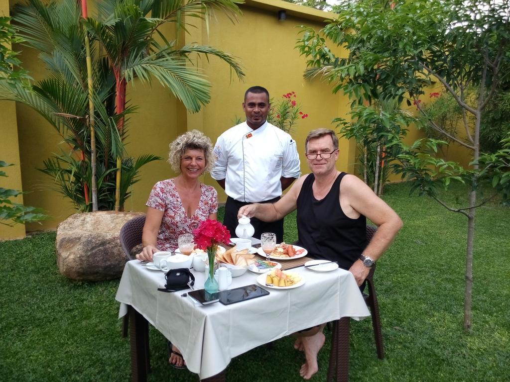Inlak Garden Hotel Negombo Extérieur photo