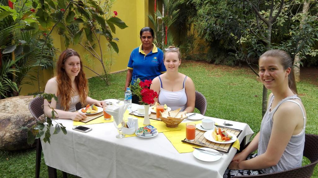 Inlak Garden Hotel Negombo Extérieur photo