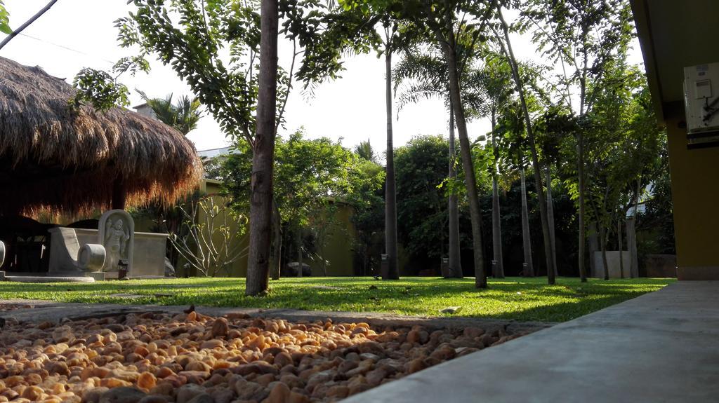 Inlak Garden Hotel Negombo Extérieur photo